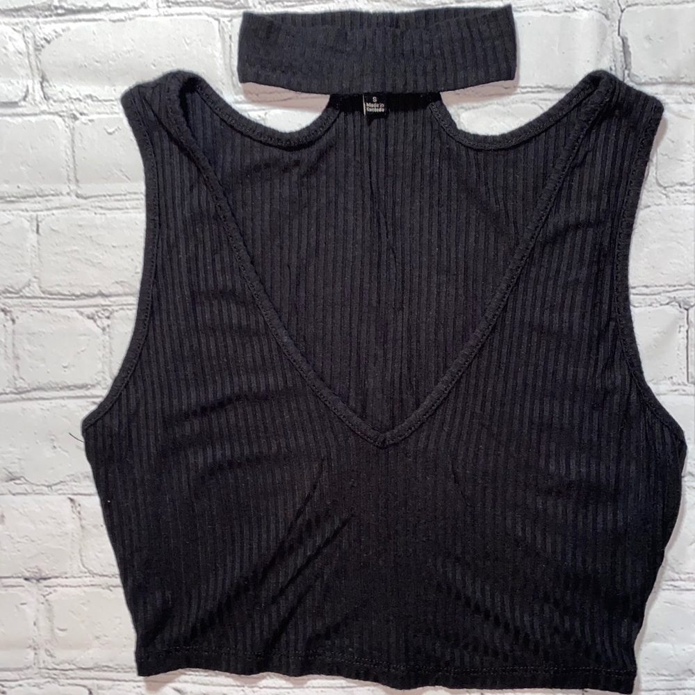 Choker crop top